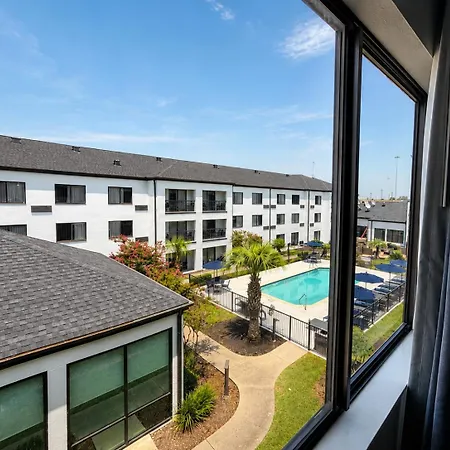 Courtyard By Marriott Houston Hobby Airport-3